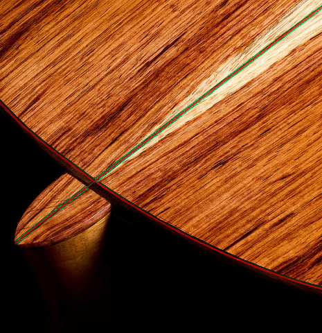 The heel, back binding and purfling of a 2025 German Vazquez Rubio "Classic Estudio" classical guitar made of cedar and palo escrito
