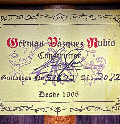 The label of a 2022 German Vazquez Rubio &quot;Solista&quot; classical guitar made with cedar and Indian rosewood
