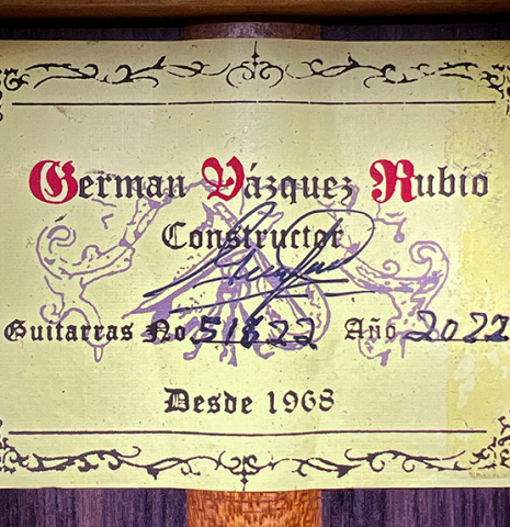 The label of a 2022 German Vazquez Rubio "Solista" classical guitar made with cedar and Indian rosewood The label of a 2022 German Vazquez Rubio "Solista" classical guitar made with cedar and Indian rosewood