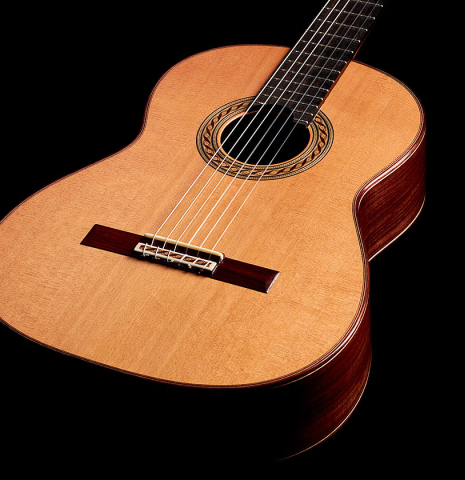 The front of a 2022 German Vazquez Rubio "Solista" classical guitar made with cedar and Indian rosewood The front of a 2022 German Vazquez Rubio "Solista" classical guitar made with cedar and Indian rosewood