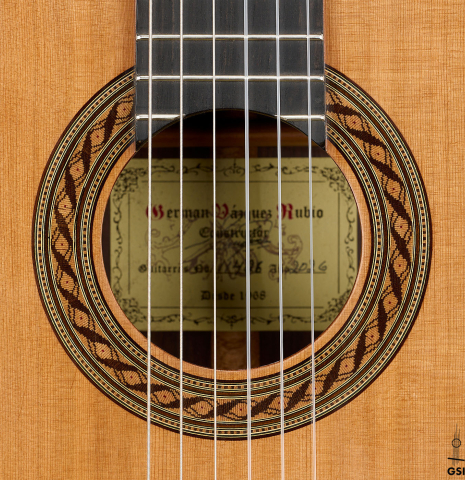 The rosette of a 2026 German Vazquez Rubio "Solista" classical guitar made of cedar and Indian rosewood