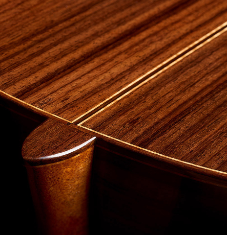 The heel, back binding and purfling of a 2026 German Vazquez Rubio "Solista" classical guitar made of cedar and Indian rosewood