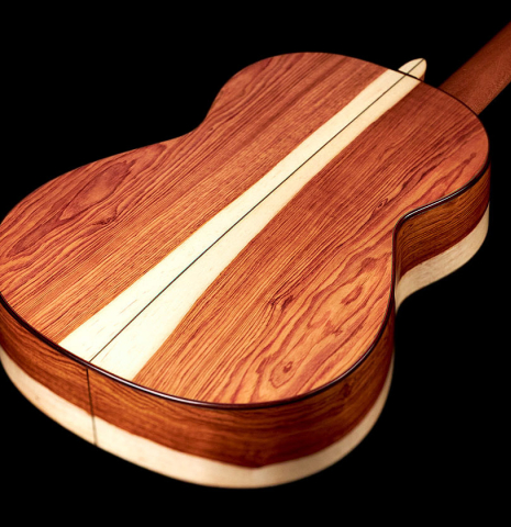 The back of a 2022 German Vazquez Rubio "Classic Estudio" classical guitar made of spruce and Palo Escrito.