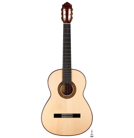 The front of a 2022 German Vazquez Rubio "Classic Estudio" classical guitar made of spruce and Palo Escrito.