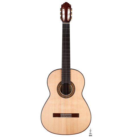 The front of a 2022 German Vazquez Rubio "Classic Estudio" classical guitar made of spruce and Palo Escrito.