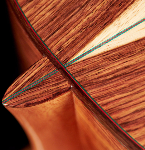 The back and heel of a 2023 German Vazquez Rubio "Classic Estudio" classical guitar made of spruce and Palo Escrito.