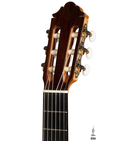 The headstock of a 2023 German Vazquez Rubio "Classic Estudio" classical guitar made of spruce and Palo Escrito.