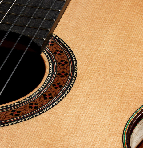 The soundboard of a 2024 German Vazquez Rubio "Classic Estudio" classical guitar made of spruce and Palo Escrito.