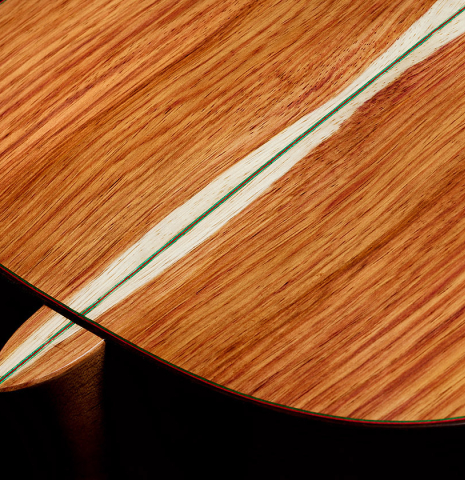 The heel, binding and purflings of a 2025 German Vazquez Rubio "Classic Estudio" classical guitar made of spruce and Palo Escrito.