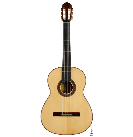 The front of a 2025 German Vazquez Rubio "Classic Estudio 48" classical guitar made of spruce and palo escrito