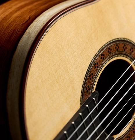 The soundboard and side of a 2025 German Vazquez Rubio "Classic Estudio" classical guitar made of spruce and Palo Escrito.