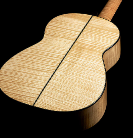 The back and sides of a 2023 German Vazquez Rubio "Concert 635" classical guitar made of spruce and maple