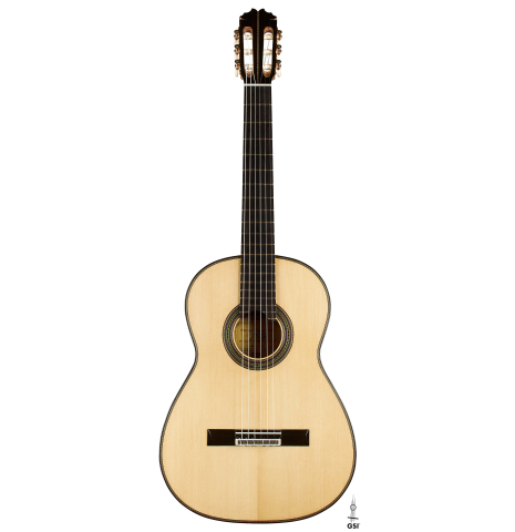 The front of a 2023 German Vazquez Rubio "Concert 635" classical guitar made of spruce and maple