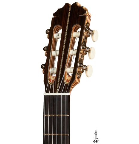 The headstock of a 2023 German Vazquez Rubio "Concert 635" classical guitar made of spruce and maple