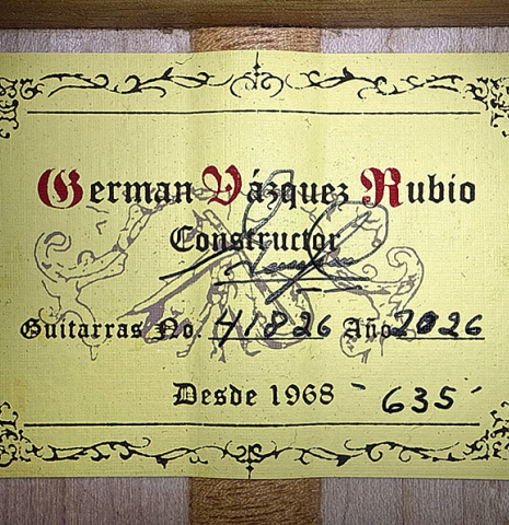 The label of a 2026 German Vazquez Rubio "Concert 635" classical guitar made of spruce and maple