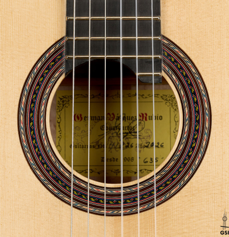 The rosette of a 2026 German Vazquez Rubio "Concert 635" classical guitar made of spruce and maple