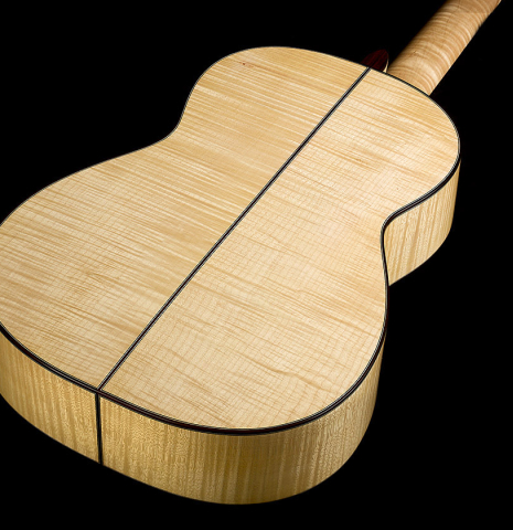The flamed maple back and sides of a 2026 German Vazquez Rubio "Concert 635" classical guitar made of spruce and maple