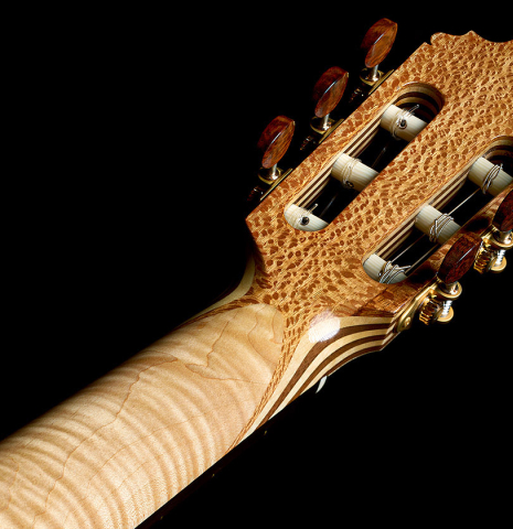 The flamed maple neck of a 2026 German Vazquez Rubio "Concert 635" classical guitar made of spruce and maple