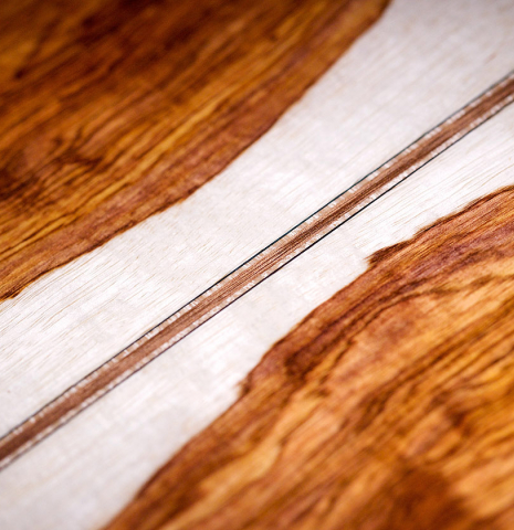 Detail of the back center seam of a 2021 German Vazquez Rubio "Divina" classical guitar made with cedar and palo escrito