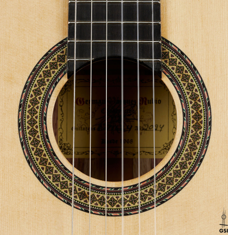 The rosette of a 2024 German Vazquez Rubio "Divina" classical guitar made of spruce and palo escrito