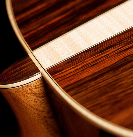 The heel and central strip of a 2021 German Vazquez Rubio "Hauser" classical guitar made of spruce and cocobolo