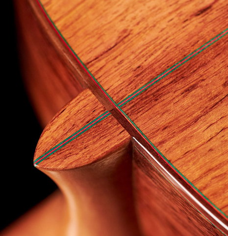 Close-up detail of the heel and back center seam of a 2023 German Vazquez Rubio "Classic Estudio 48" classical guitar made of cedar and palo escrito