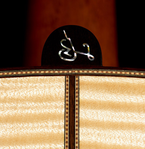 The heel, MOP inlay and back purfling of a 2012 German Vazquez Rubio "Torres" made of spruce and maple