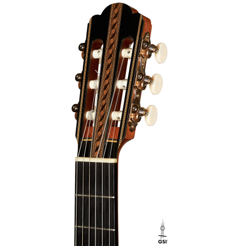 The headstock of a 2012 German Vazquez Rubio "Torres" made of spruce and maple