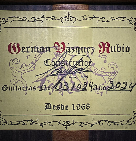 The label of a 2024 German Vazquez Rubio "Hauser" classical guitar made of spruce and Indian rosewood