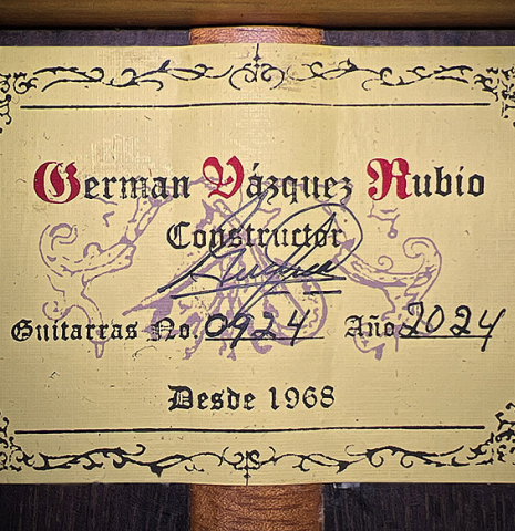 The label of a 2024 German Vazquez Rubio "Hauser" classical guitar made of spruce and CSA rosewood
