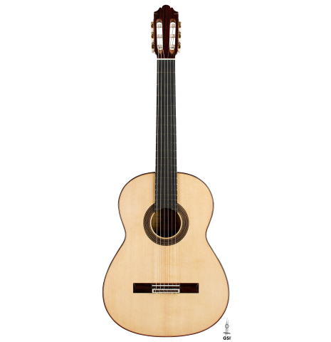 The front of a 2024 German Vazquez Rubio "Solista" classical guitar made of spruce and Brazilian lacewood