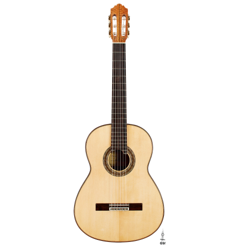 The front of a 2024 German Vazquez Rubio "Solista" classical guitar made of spruce and Brazilian lacewood
