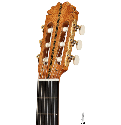 The headstock of a 2025 German Vazquez Rubio "Solista" classical guitar made of spruce and Brazilian lacewood