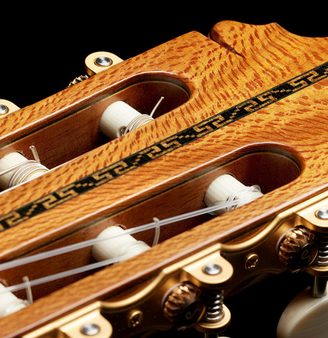 The headstock and tuning machines of a 2025 German Vazquez Rubio "Solista" classical guitar made of spruce and Brazilian lacewood