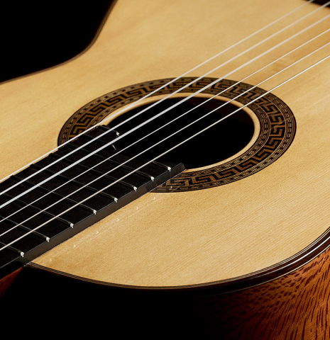 The soundboard of a 2025 German Vazquez Rubio "Solista" classical guitar made of spruce and Brazilian lacewood