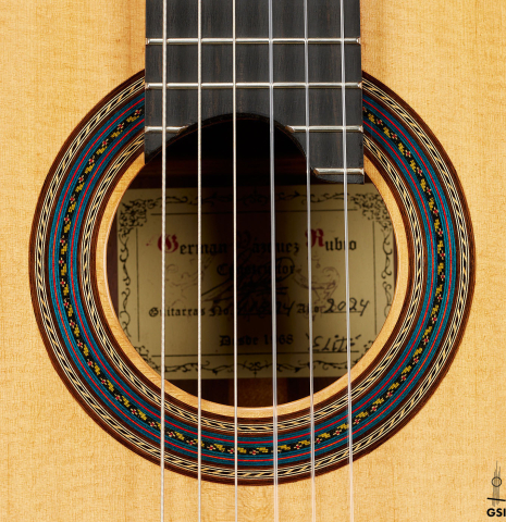 The rosette of a 2024 German Vazquez Rubio "Custom Elite" classical guitar made of spruce and CSA rosewood