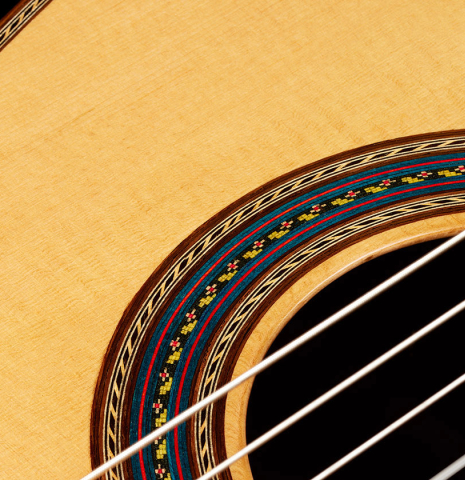 Detailed closeup of the rosette of a 2024 German Vazquez Rubio "Custom Elite" classical guitar made of spruce and CSA rosewood