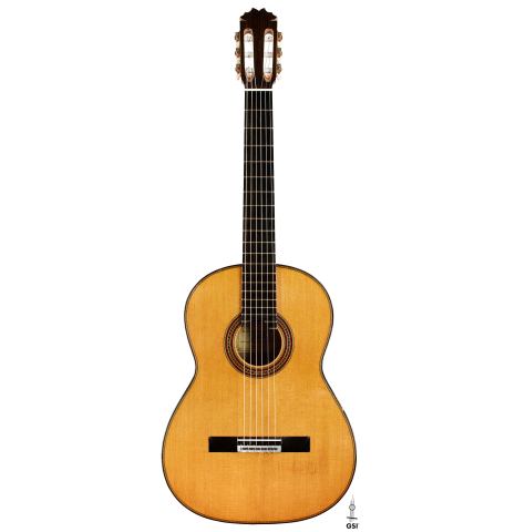 The front of a 2025 German Vazquez Rubio "Solista" classical guitar made of cedar and Brazilian lacewood