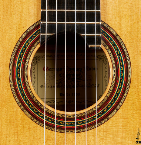 The rosette of a 2025 German Vazquez Rubio "Solista" classical guitar made of cedar and Brazilian lacewood