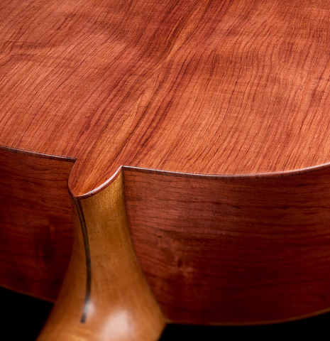 The heel, back binding and purfling of a 2026 German Vazquez Rubio "Classic Estudio-SM" classical guitar made of cedar and palo escrito
