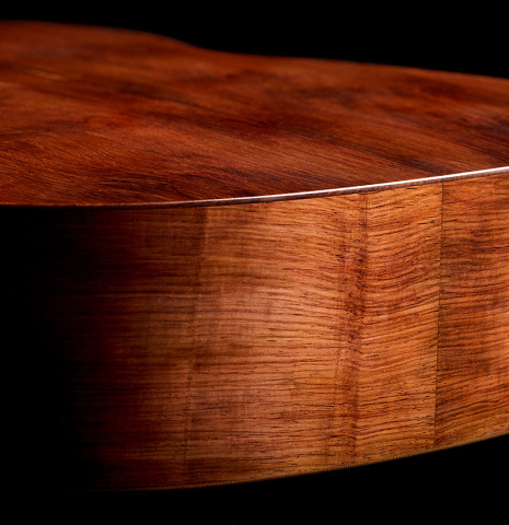 The back and sides at the foot of a 2026 German Vazquez Rubio "Classic Estudio-SM" classical guitar made of cedar and palo escrito