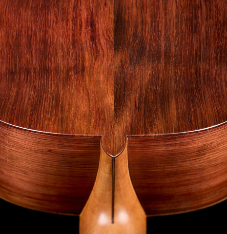 The heel, back binding and neck joint of a 2026 German Vazquez Rubio "Classic Estudio-SM" classical guitar made of spruce and palo escrito
