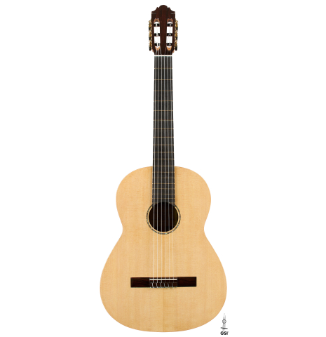 The front of a 2026 German Vazquez Rubio "Classic Estudio-SM" classical guitar made of spruce and palo escrito