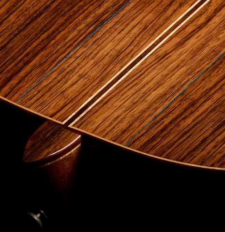 The heel, back binding and purfling of a 2020 German Vazquez Rubio "Solista" classical guitar made of cedar and Indian rosewood