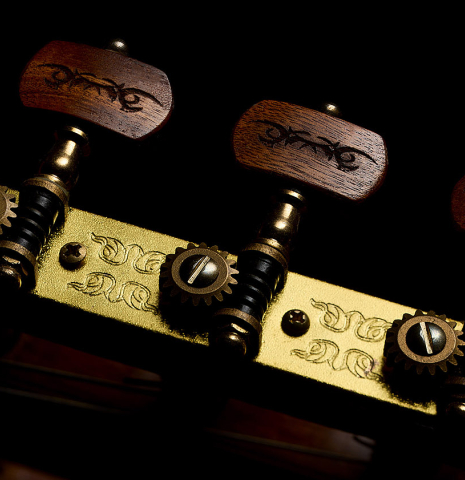 The tuning machines of a 2020 German Vazquez Rubio "Solista" classical guitar made of cedar and Indian rosewood