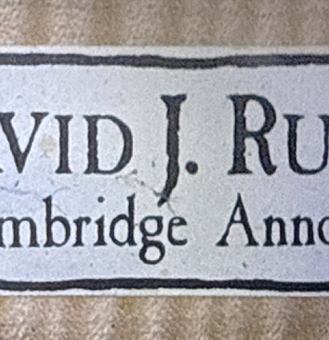 The label of a 1981 David Rubio 9-course lute made of spruce and maple