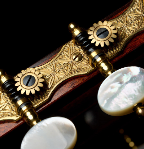 The Rodgers tuning machines of a 1979 Robert Ruck classical guitar made of spruce and CSA rosewood