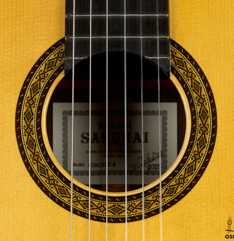 The rosette of a 2025 Masaki Sakurai "Concert-R" classical guitar made of spruce and Indian rosewood