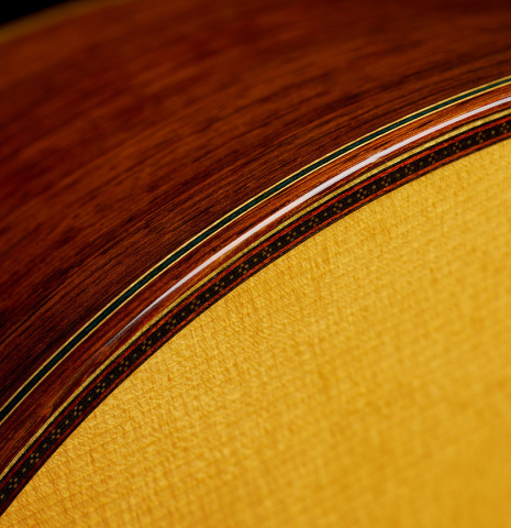 The soundboard binding and purfling of a 2017 Masaki Sakurai "Maestro RF" classical guitar made of spruce and African rosewood