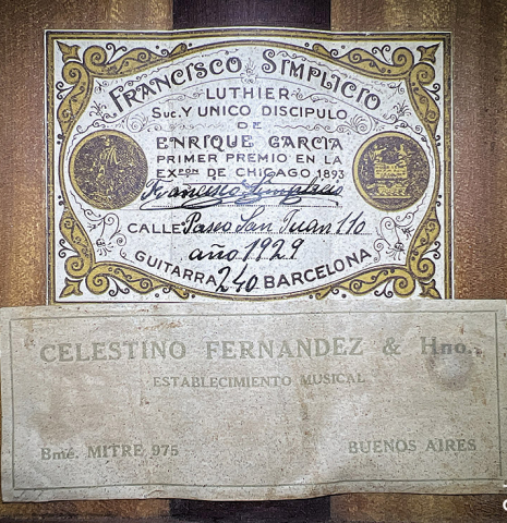 The label of a 1929 Francisco Simplicio classical guitar made of spruce and satinwood